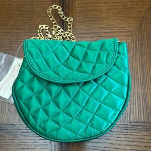 Vintage Saks Fifth Ave
Green Quilted Chain Shoulder Bag